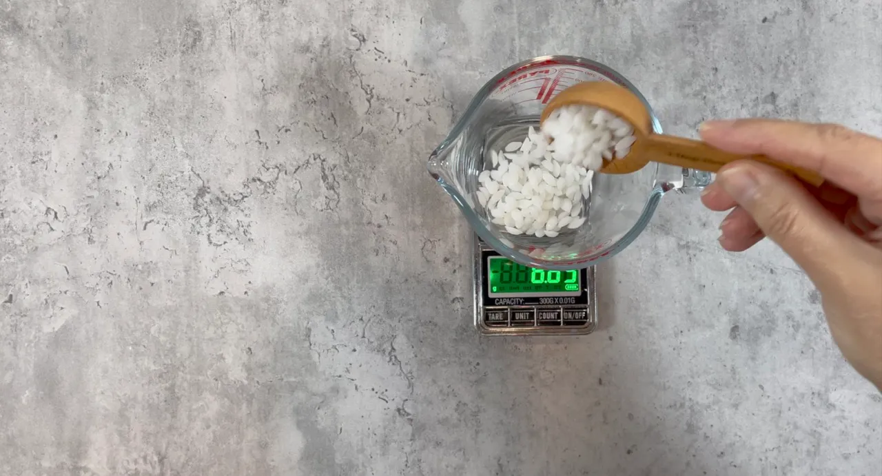 Cocoa Butter Solid Conditioner Bar — step 1