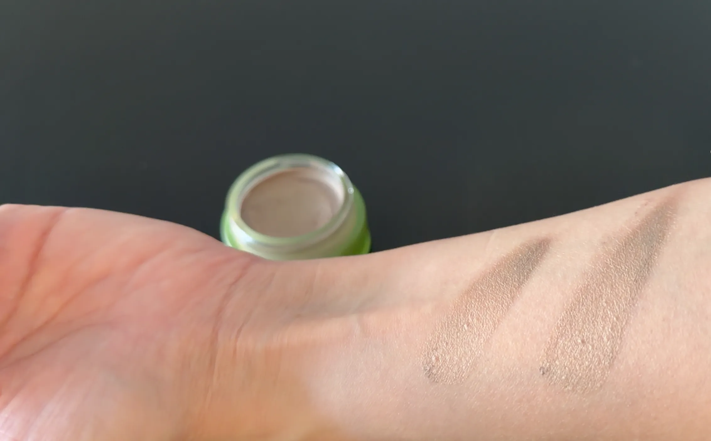 Making the creamy eyeshadow