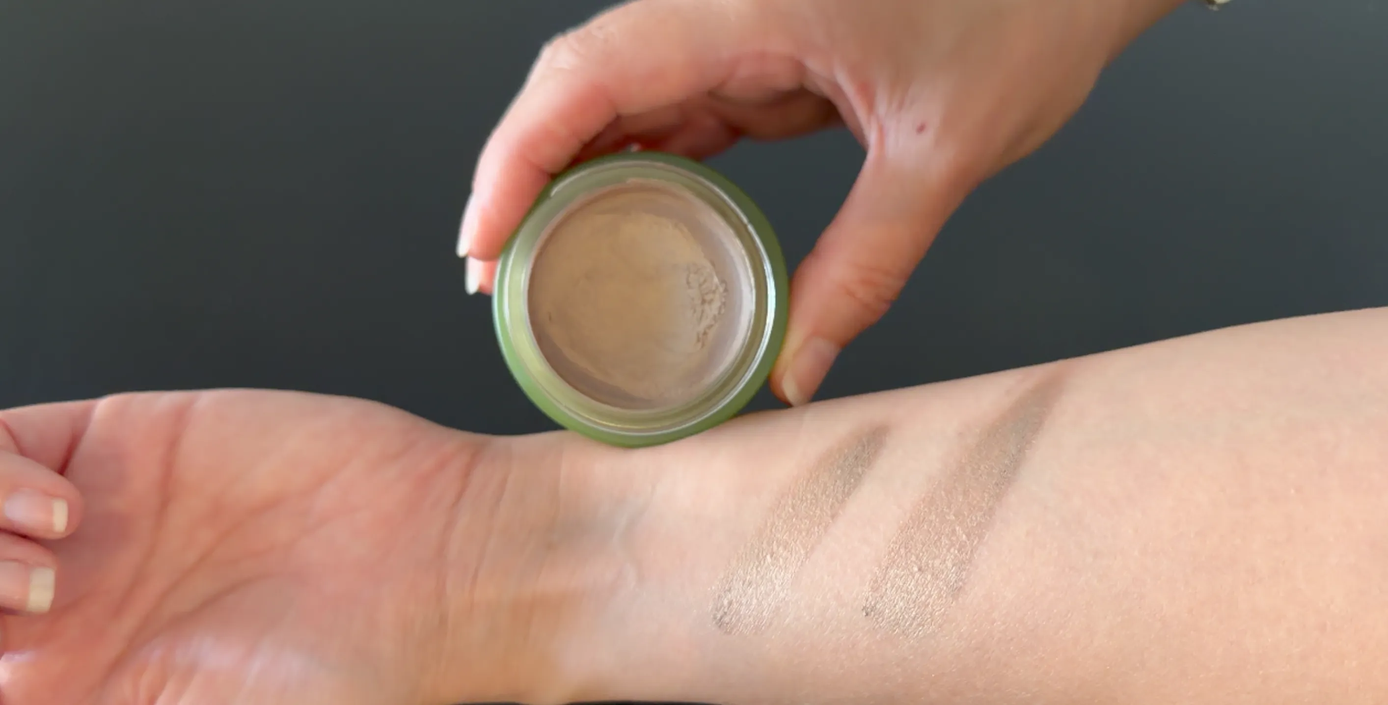 The finished creamy eyeshadow