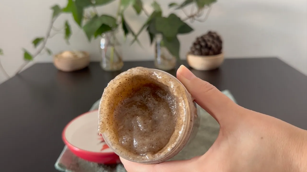 Coffee Body Sugar Scrub — step 3