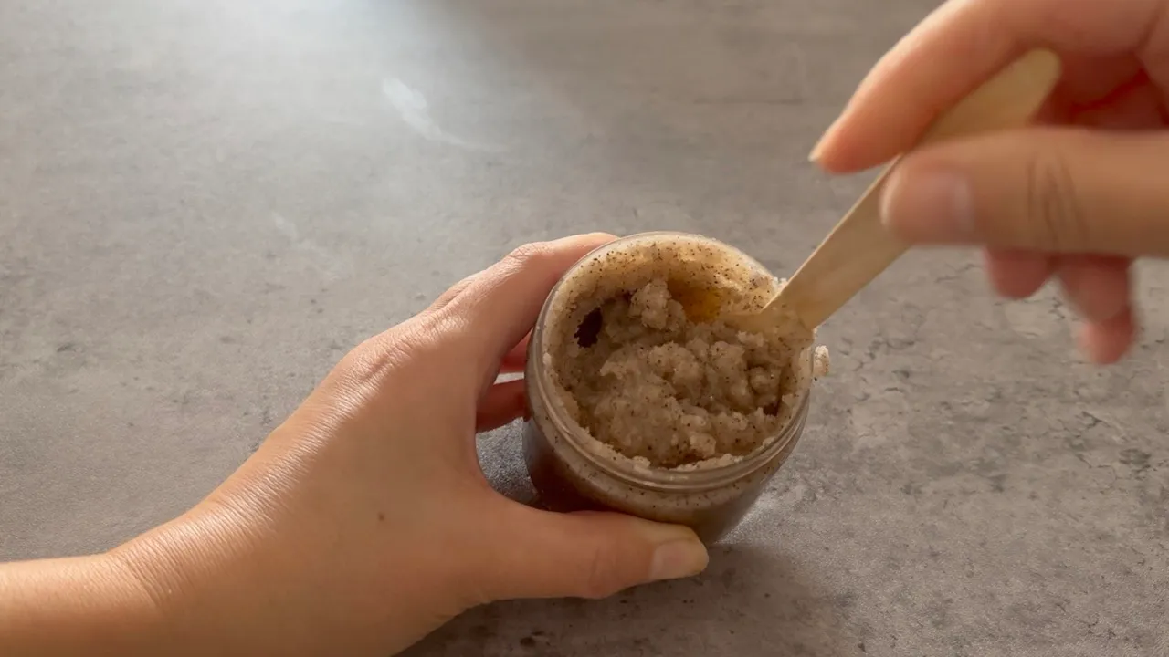 Coffee Body Sugar Scrub — step 28