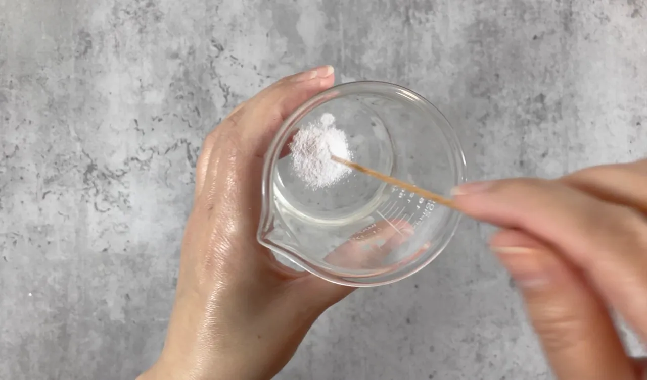 Hyaluronic Acid and Vitamin C Face Serum — step 3