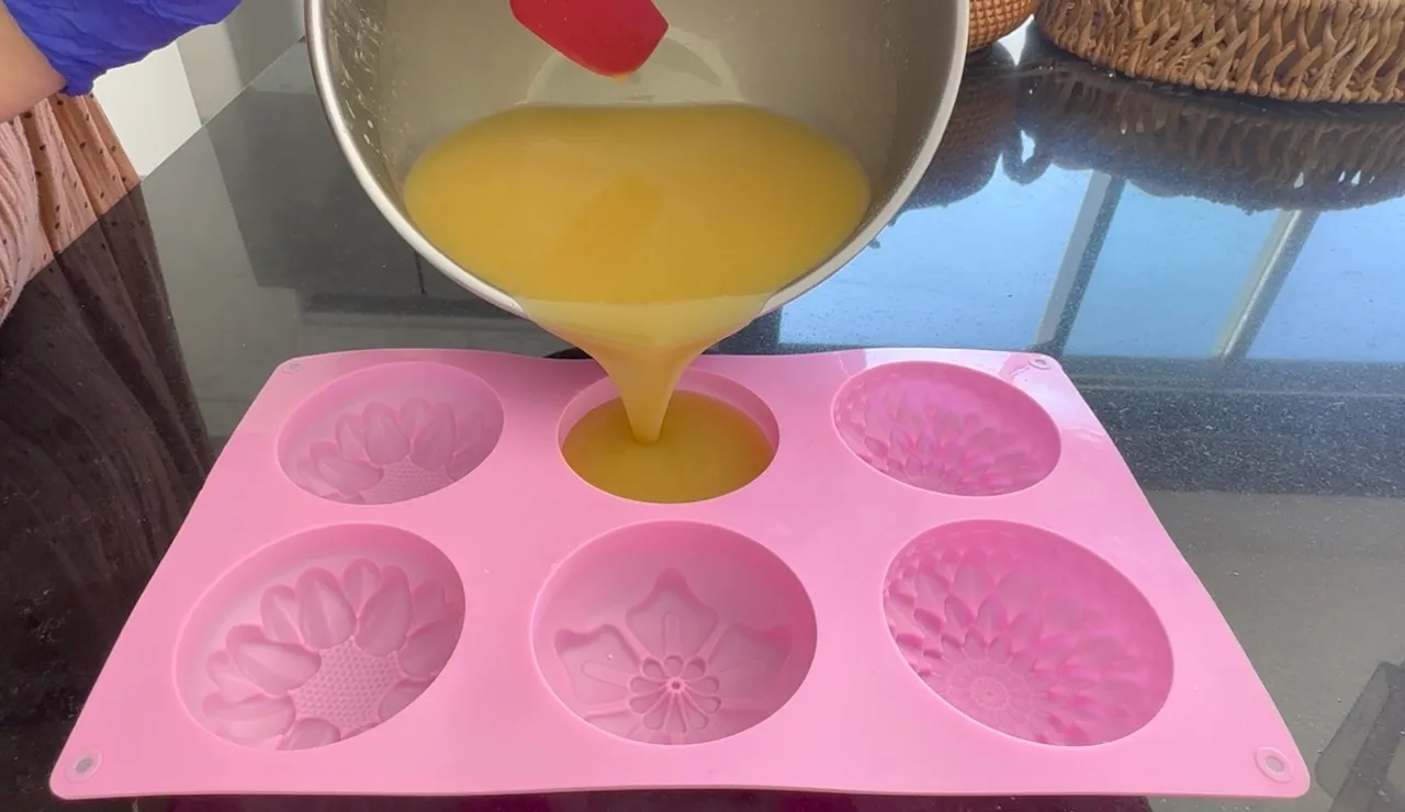 Oats Body And Face Soap — step 25