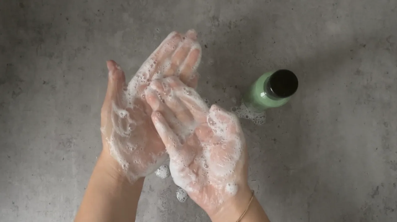 Refreshing Shampoo For Oily Hair — step 2