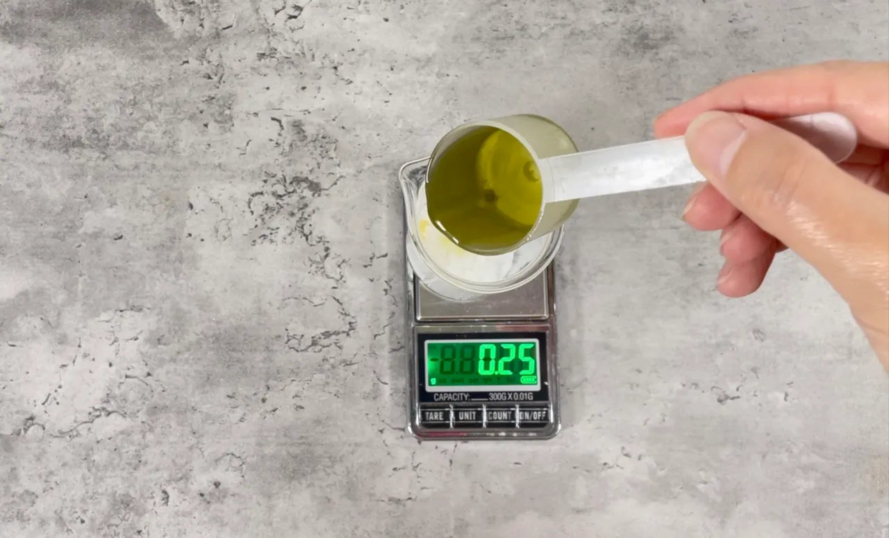 Roll-on Deodorant with Zinc Ricinoleate — step 12