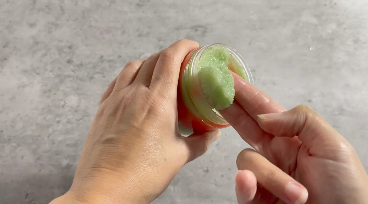 Sugar Scrubs Only 4 Ingredients — step 22