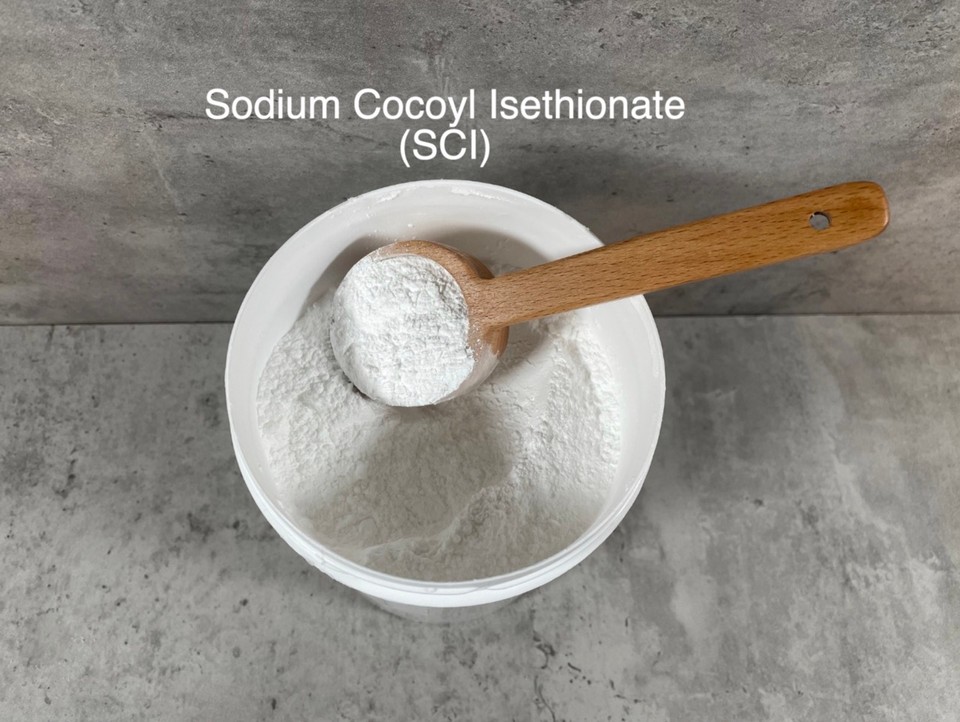 Sodium Cocoyl Isethionate (Explained + Products)