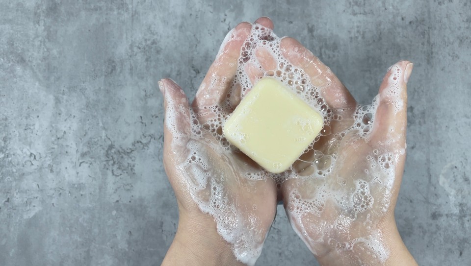 100% coconut oil dish soap 🥥🧼 : r/soapmaking