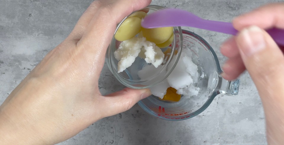 Natural Moisturizing Lip Balm | DIY Cosmetica